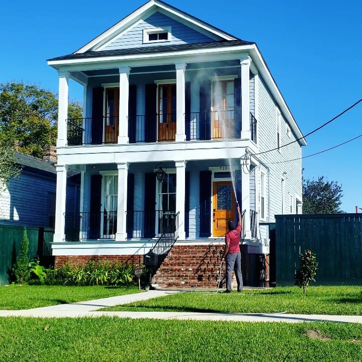 Professional pressure washing and soft washing service in Metairie LA